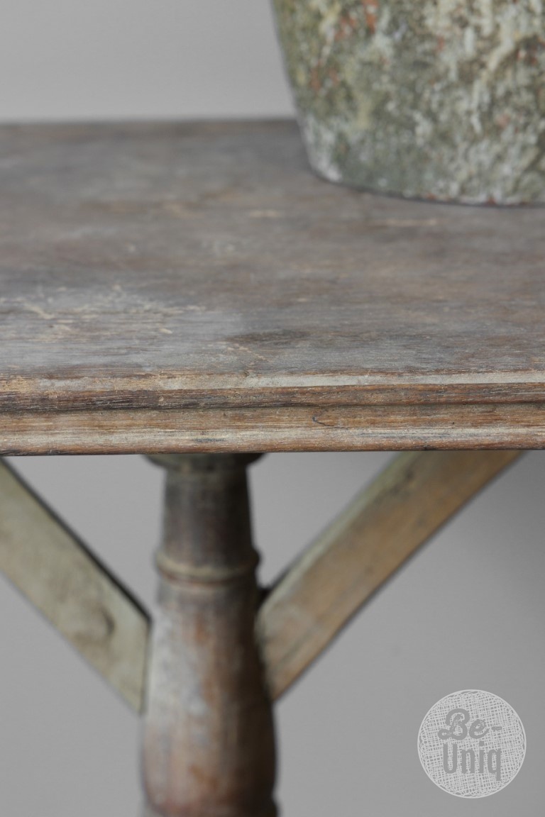 Be-Uniq Antieke Wijntafel | Indonesië | H78 x B84 x D54 cm