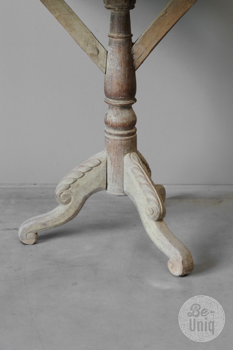 Be-Uniq Antieke Wijntafel | Indonesië | H78 x B84 x D54 cm