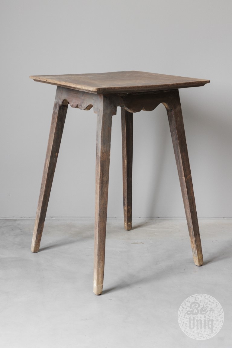 Be-Uniq Oude Bijzettafel | India | H56 x B46 x D46 cm