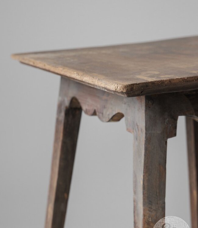 Be-Uniq Oude Bijzettafel | India | H56 x B46 x D46 cm
