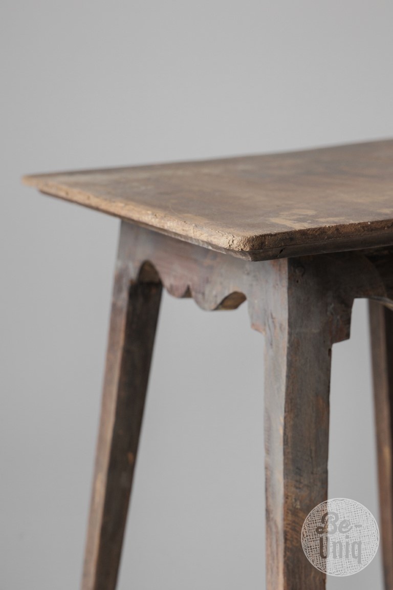 Be-Uniq Oude Bijzettafel | India | H56 x B46 x D46 cm