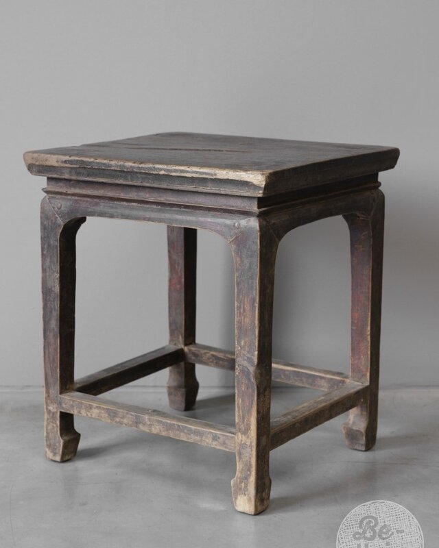 Be-Uniq Oude Bijzettafel | China | H50 x B39 x D45 cm
