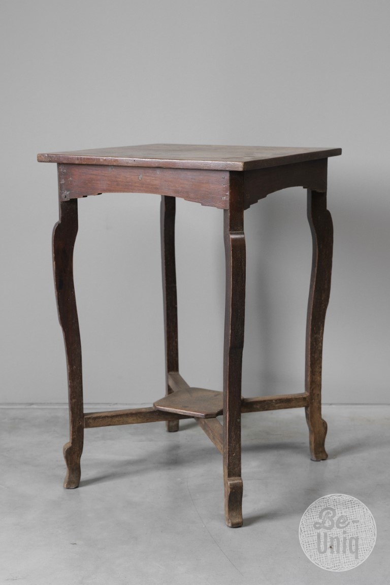 Be-Uniq Oude Bijzettafel | India | H69 x B44 x D45 cm