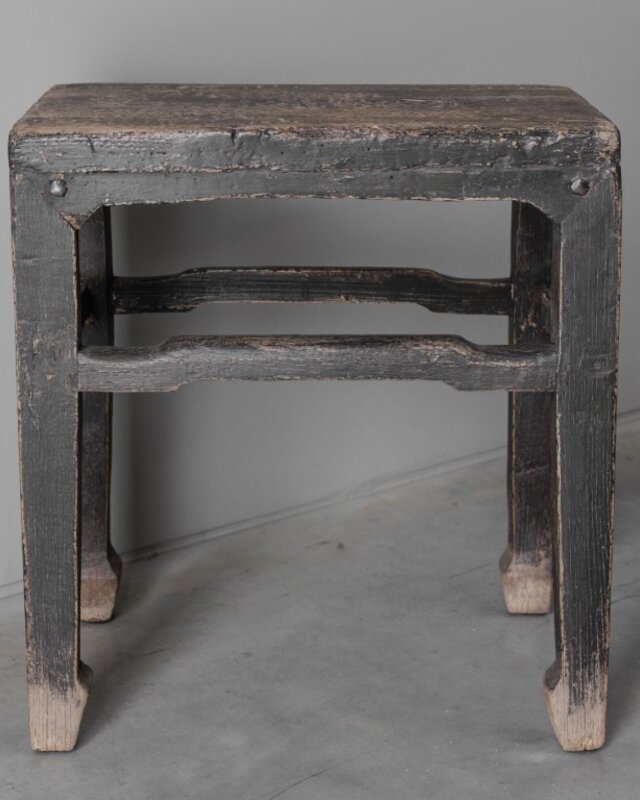 Be-Uniq Origineel Oude Bijzettafel | China | H49 x B44 x D29 cm
