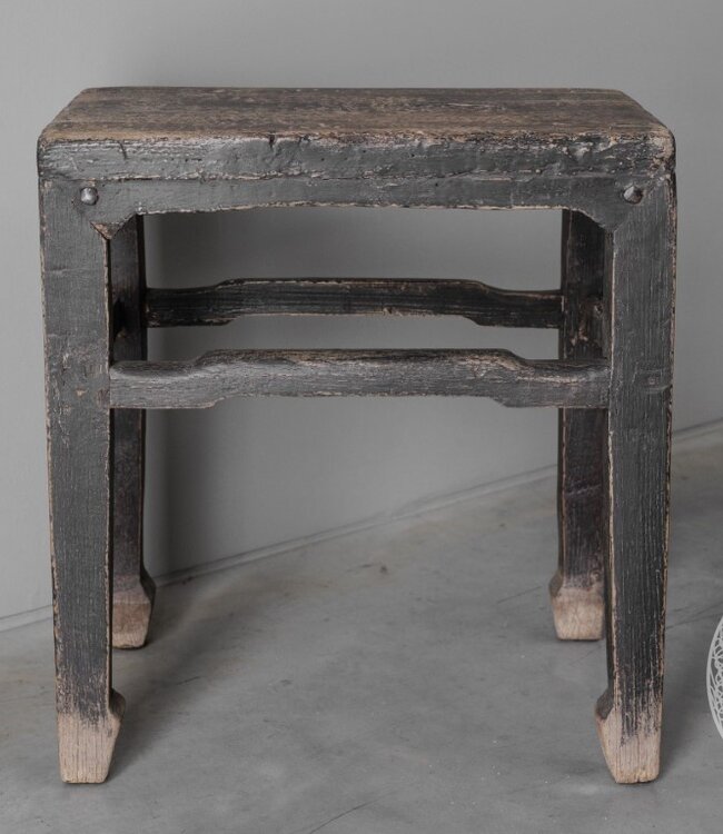 Be-Uniq Origineel Oude Bijzettafel | China | H49 x B44 x D29 cm