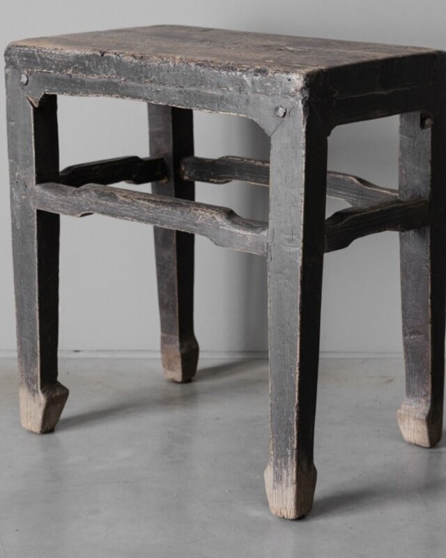 Be-Uniq Origineel Oude Bijzettafel | China | H49 x B44 x D29 cm