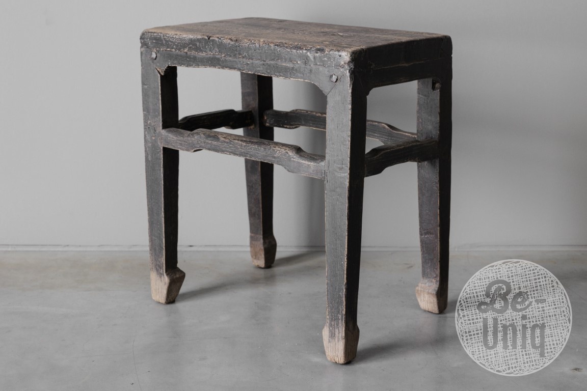 Be-Uniq Origineel Oude Bijzettafel | China | H49 x B44 x D29 cm