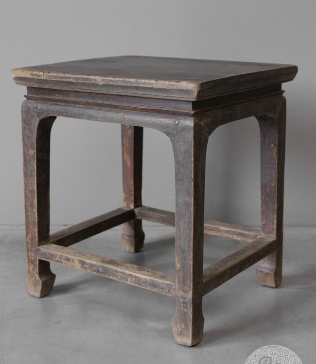 Be-Uniq Oude Bijzettafel | China | H50 x B39 x D45 cm