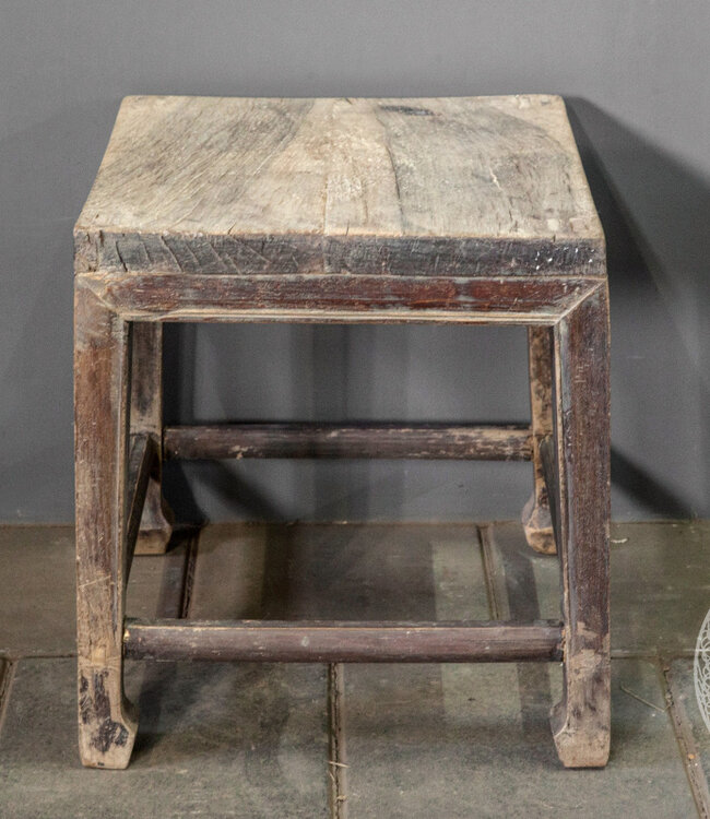 Be-Uniq Origineel Oude Bijzettafel | China | H50 x B44 x D43 cm