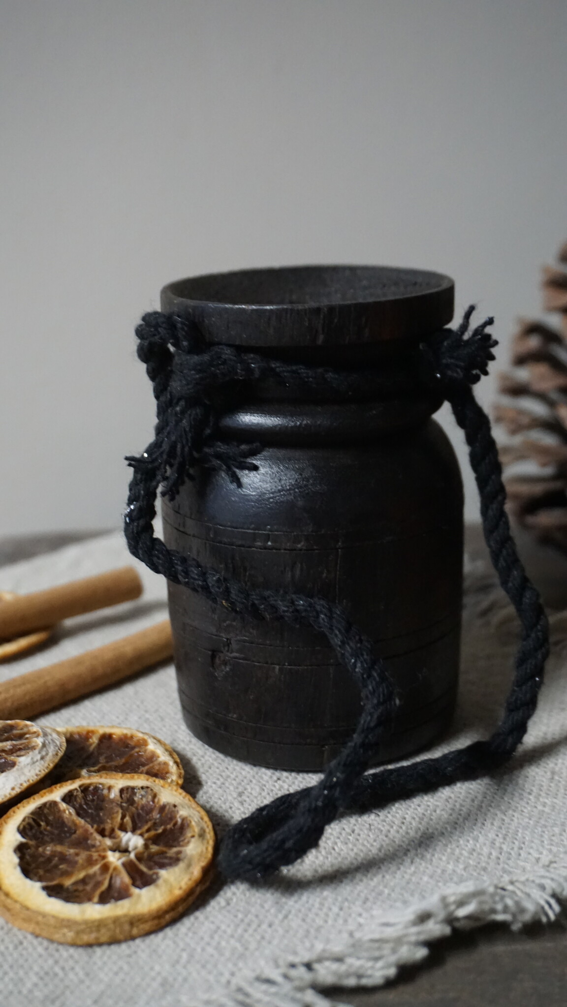 Rene Houtman Nepalese Houten Pot | H11 x D7 cm