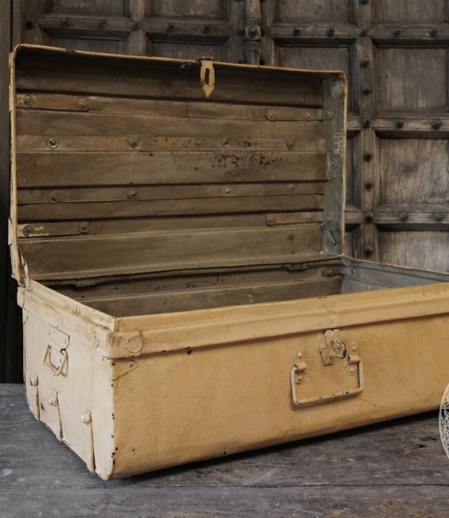 Be-Uniq Oude Metalen Koffer | India | H28 x B77 x D45 cm