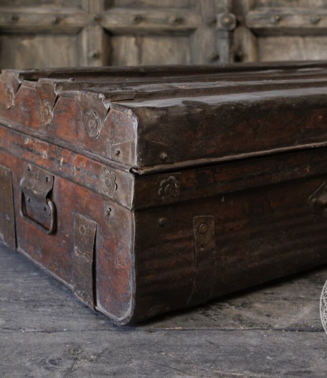 Be-Uniq Oude Metalen Koffer | India | H25 x B67 x D38 cm