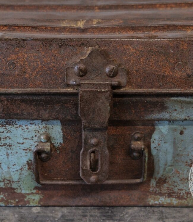 Be-Uniq Oude Metalen Koffer | India | H25 x B68 x D36 cm