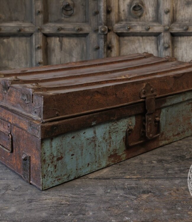 Be-Uniq Oude Metalen Koffer | India | H25 x B68 x D36 cm