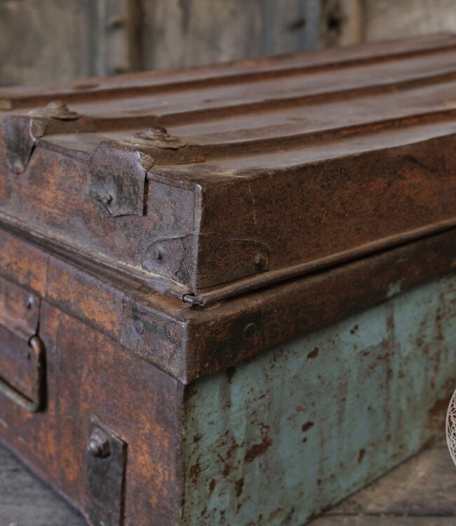 Be-Uniq Oude Metalen Koffer | India | H25 x B68 x D36 cm