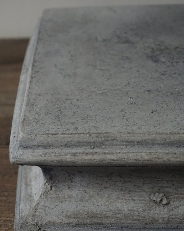 Il Cupido Paard Beeld Op Voet | Beton | H65xB52xD23 cm