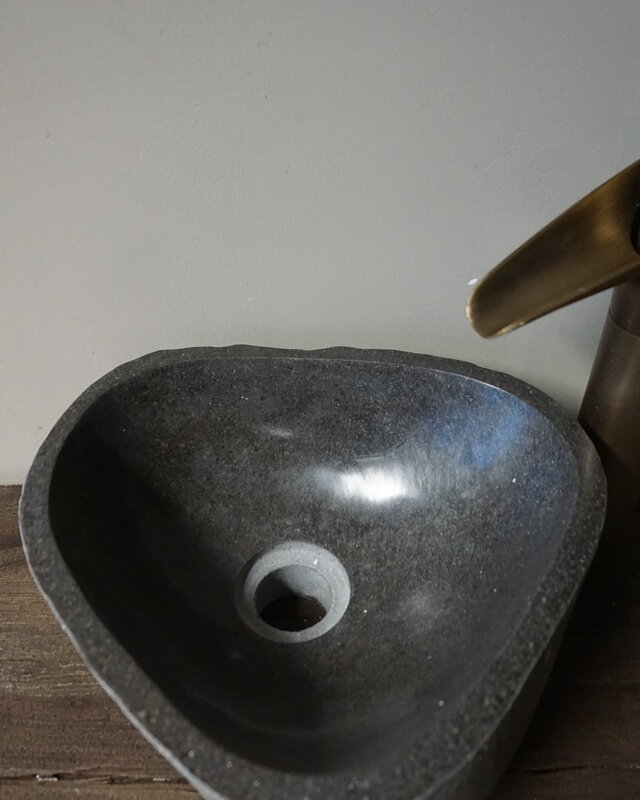 Rene Houtman Kleine Stenen Waskom + Spoelgat | B29 x D27 x H12,5 cm