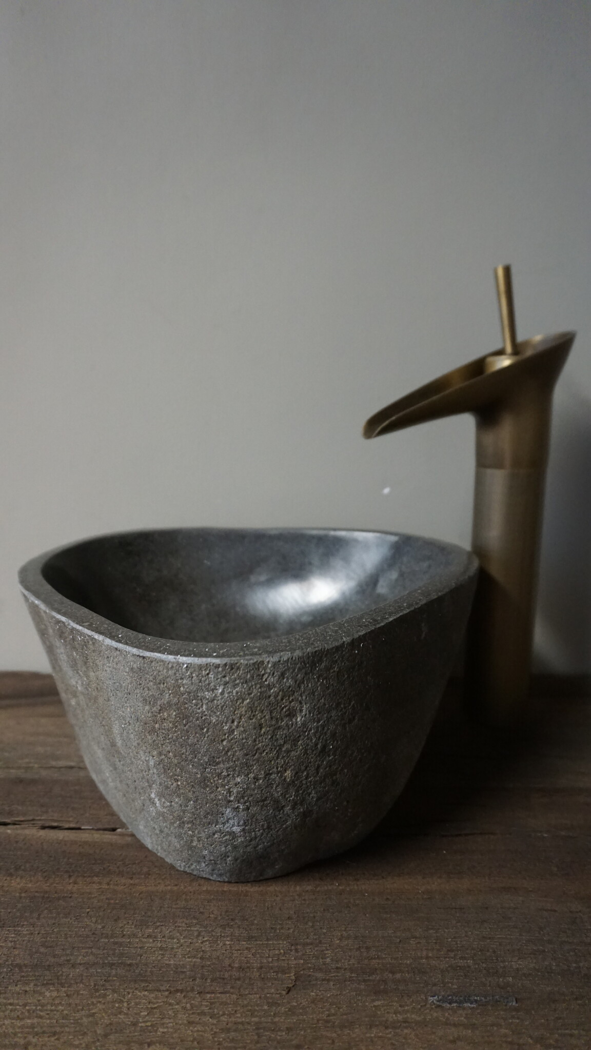 Rene Houtman Kleine Stenen Waskom + Spoelgat | B29 x D27 x H12,5 cm