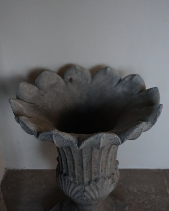 Il Cupido Bloembak Tulp | Beton | H70 x D60 cm