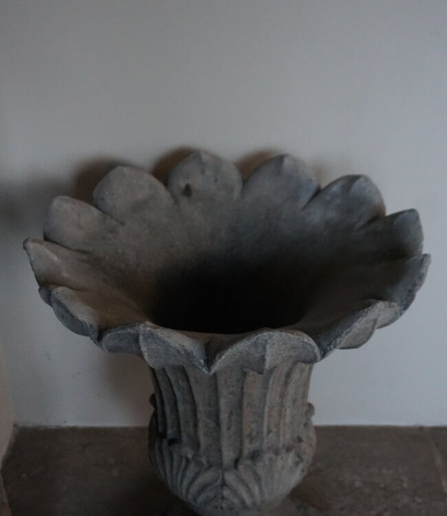 Il Cupido Bloembak Tulp | Beton | H70 x D60 cm