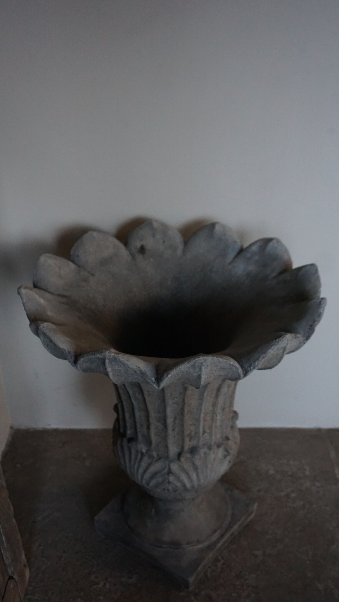 Il Cupido Bloembak Tulp | Beton | H70 x D60 cm