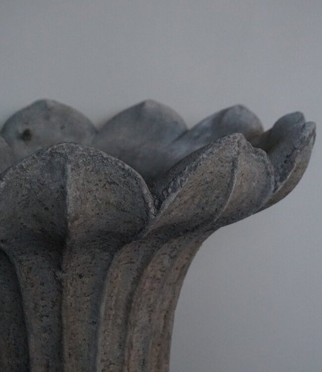 Il Cupido Bloembak Tulp | Beton | H70 x D60 cm