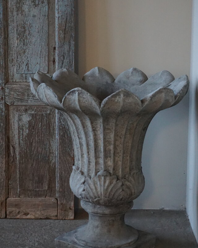 Il Cupido Bloembak Tulp | Beton | H70 x D60 cm