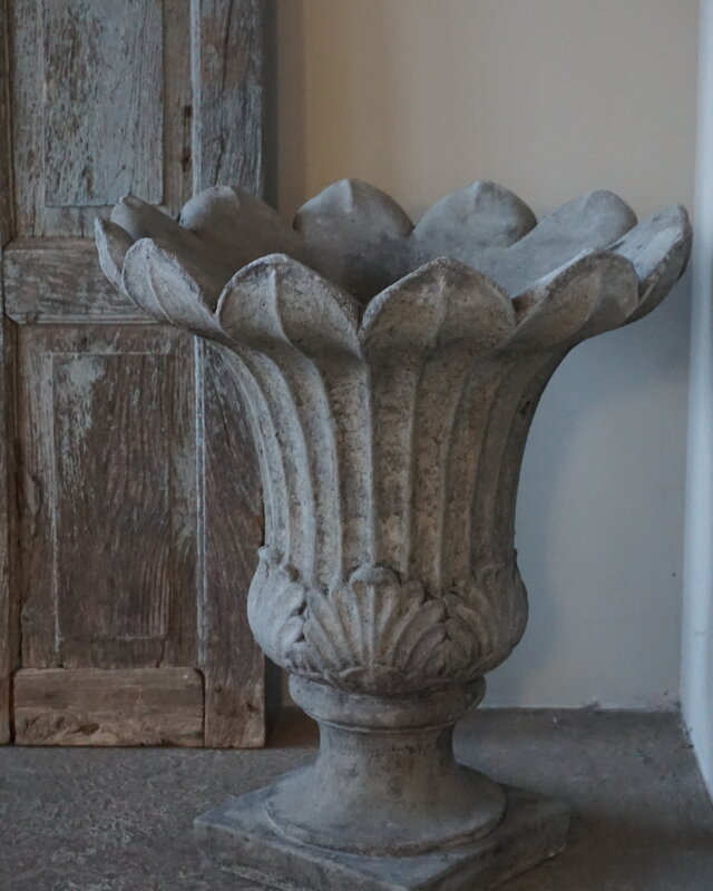 Il Cupido Bloembak Tulp | Beton | H70 x D60 cm