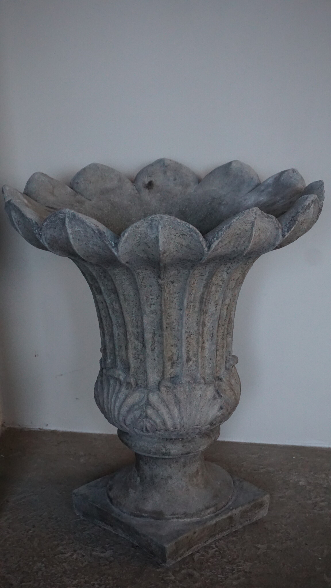 Il Cupido Bloembak Tulp | Beton | H70 x D60 cm