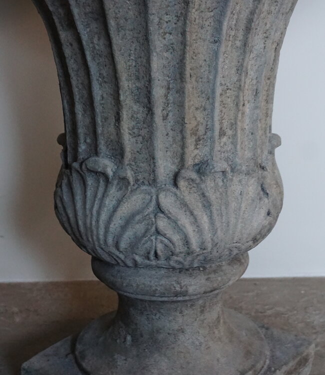 Il Cupido Bloembak Tulp | Beton | H70 x D60 cm