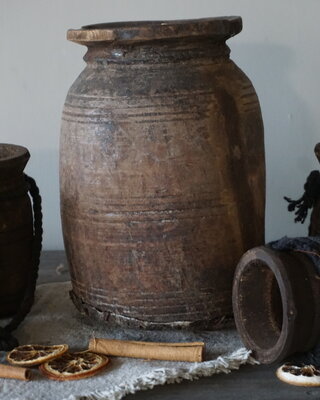 Aura Peeperkorn Nepalese Houten Pot | H20 x D15 cm
