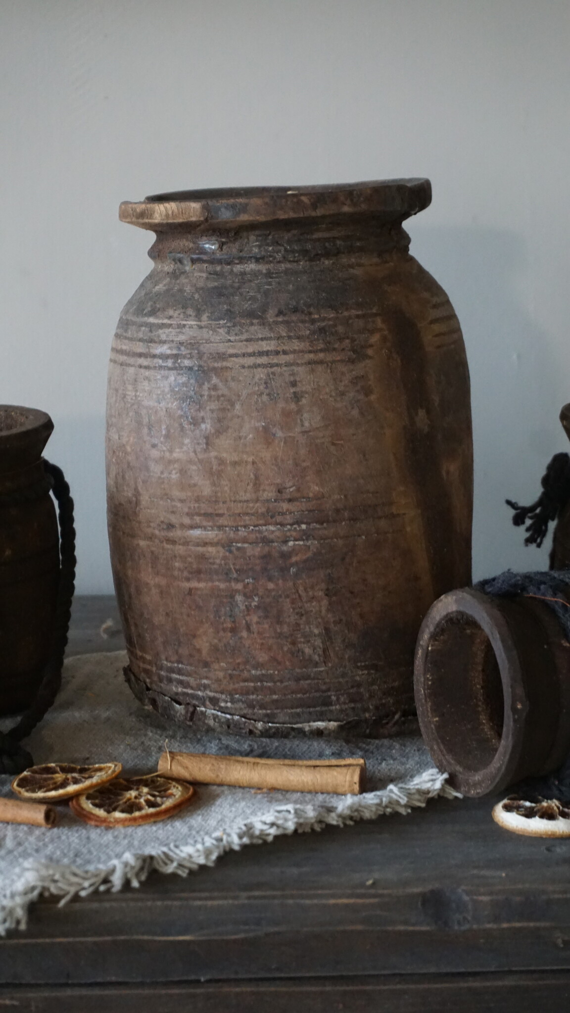 Aura Peeperkorn Nepalese Houten Pot | H20 x D15 cm