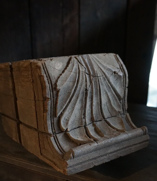 Rene Houtman Ornament | Oud Hout | H17 x L69 x D19 cm