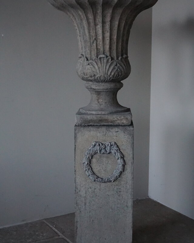 Il Cupido Set van Vaas Tulp en Sokkel Guirlande | Beton