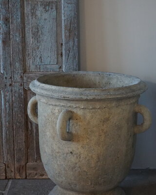 Il Cupido Betonnen Pot Anduse Met Oren | H64 x D58 cm