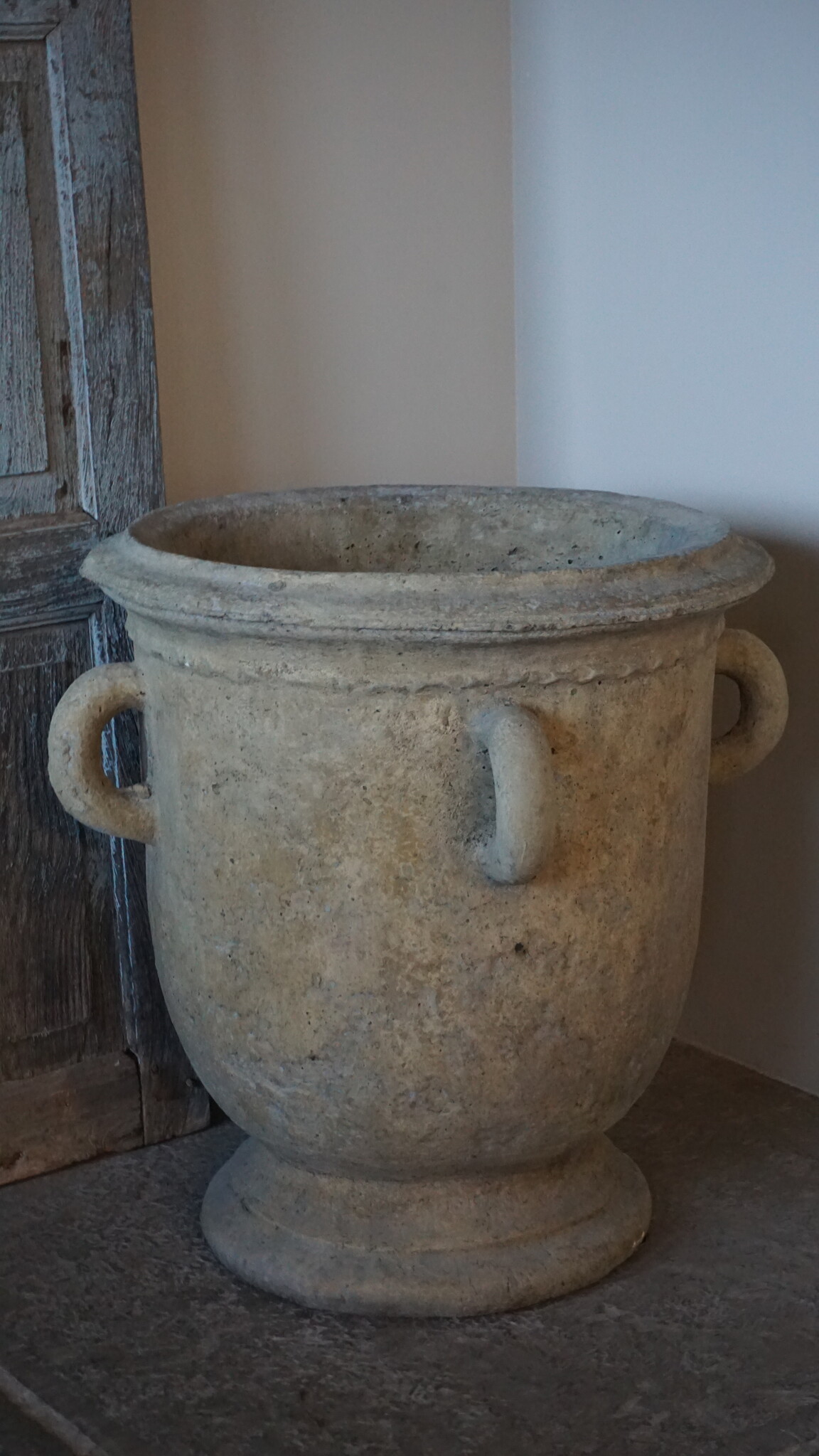 Il Cupido Betonnen Pot Anduse Met Oren | H64 x D58 cm