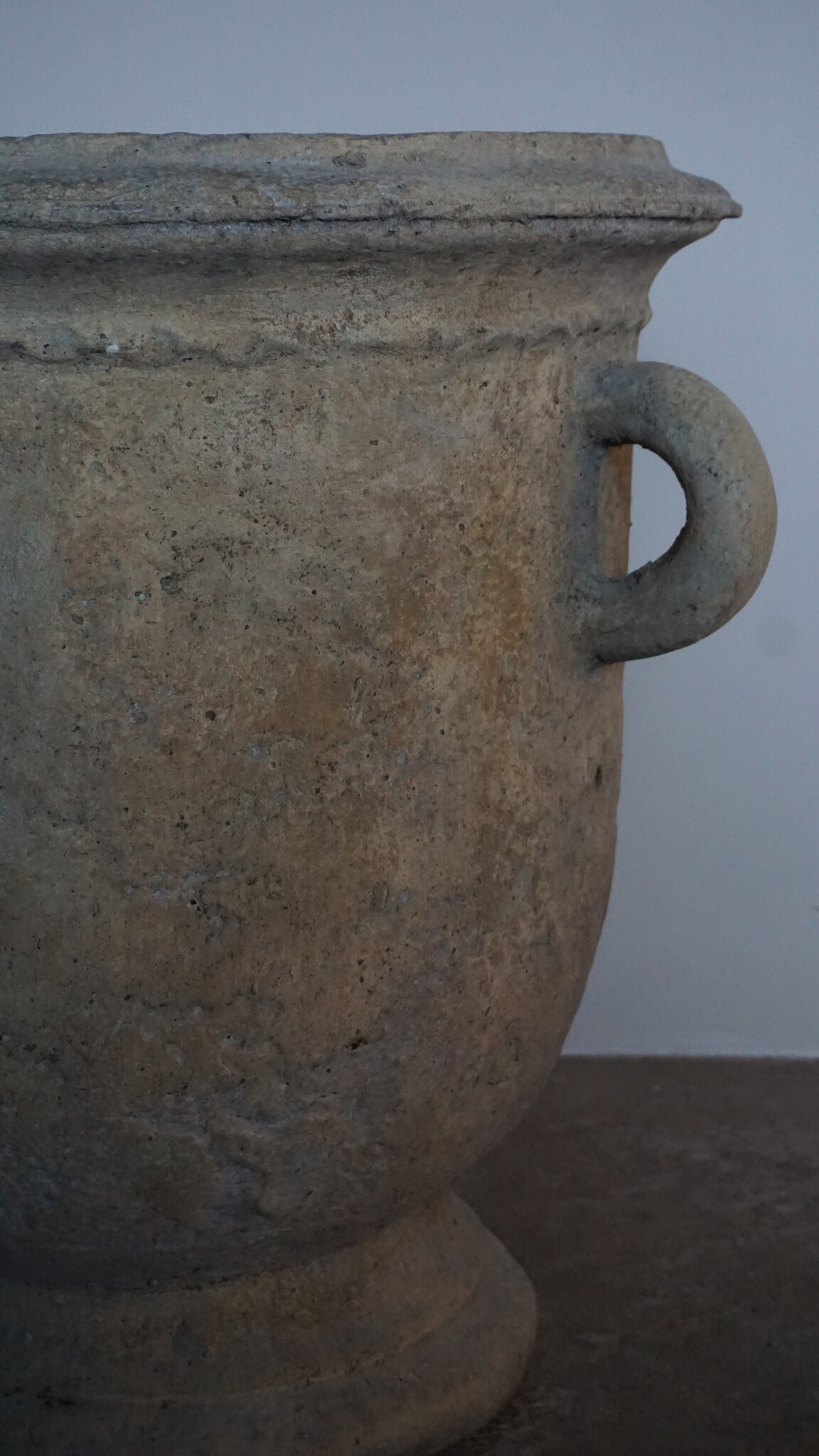 Il Cupido Betonnen Pot Anduse Met Oren | H64 x D58 cm