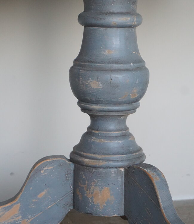 Rene Houtman Houten Wijntafel Met Sierpoten | H80 x D100 cm