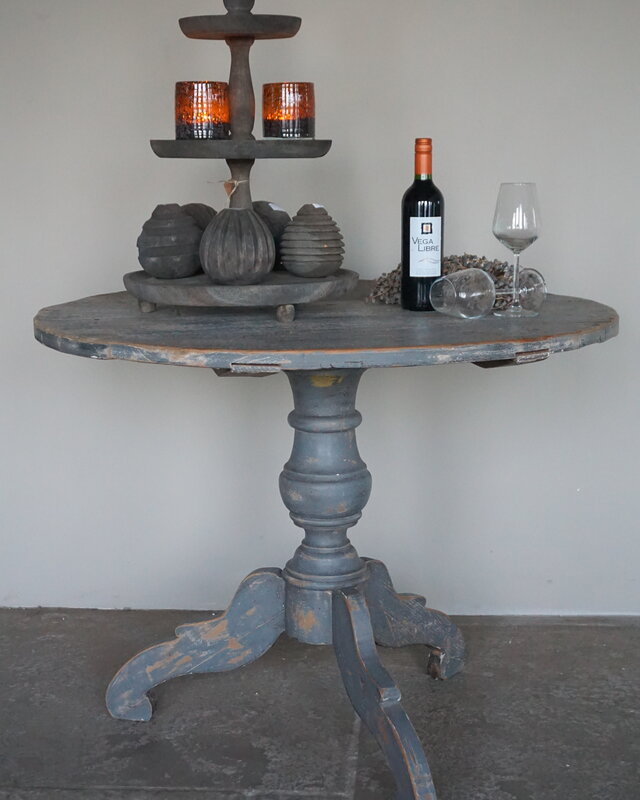 Rene Houtman Houten Wijntafel Met Sierpoten | H80 x D100 cm