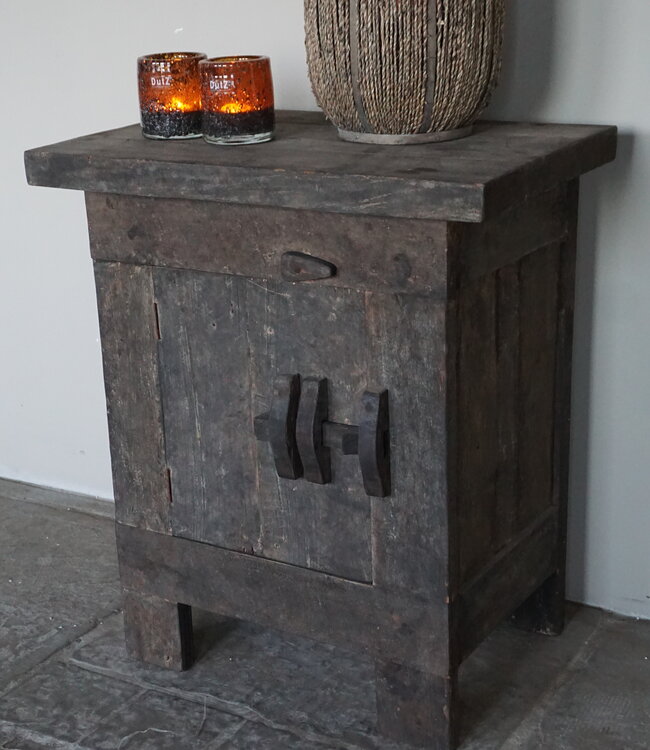 Rene Houtman Nachtkastje Old Barn | Met Deurtje | H71 x B61,5 x D41 cm