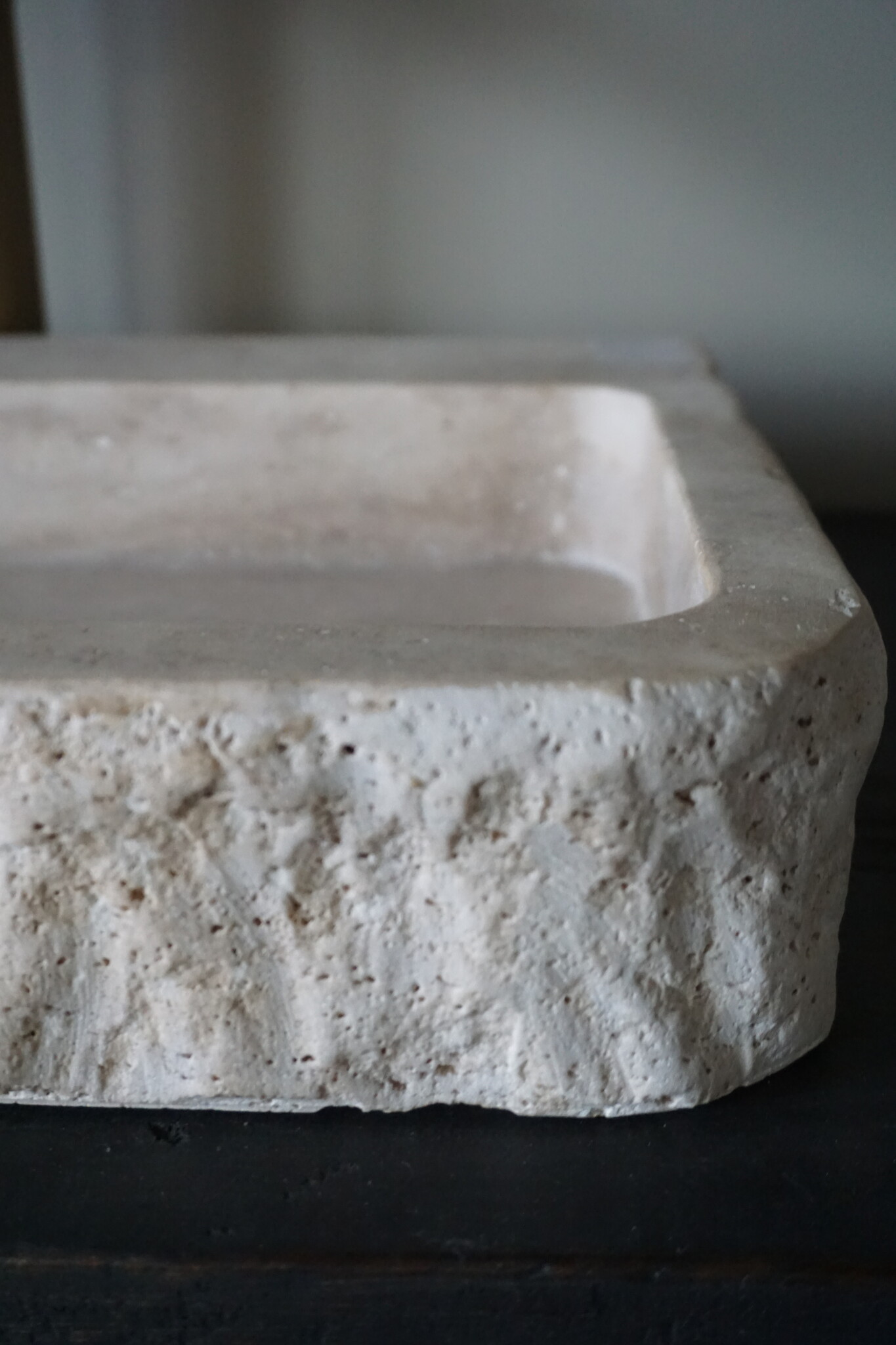 Forzalaqua Wasbak Taranti | Travertin Gezoet | H8 x B50 x D30 cm
