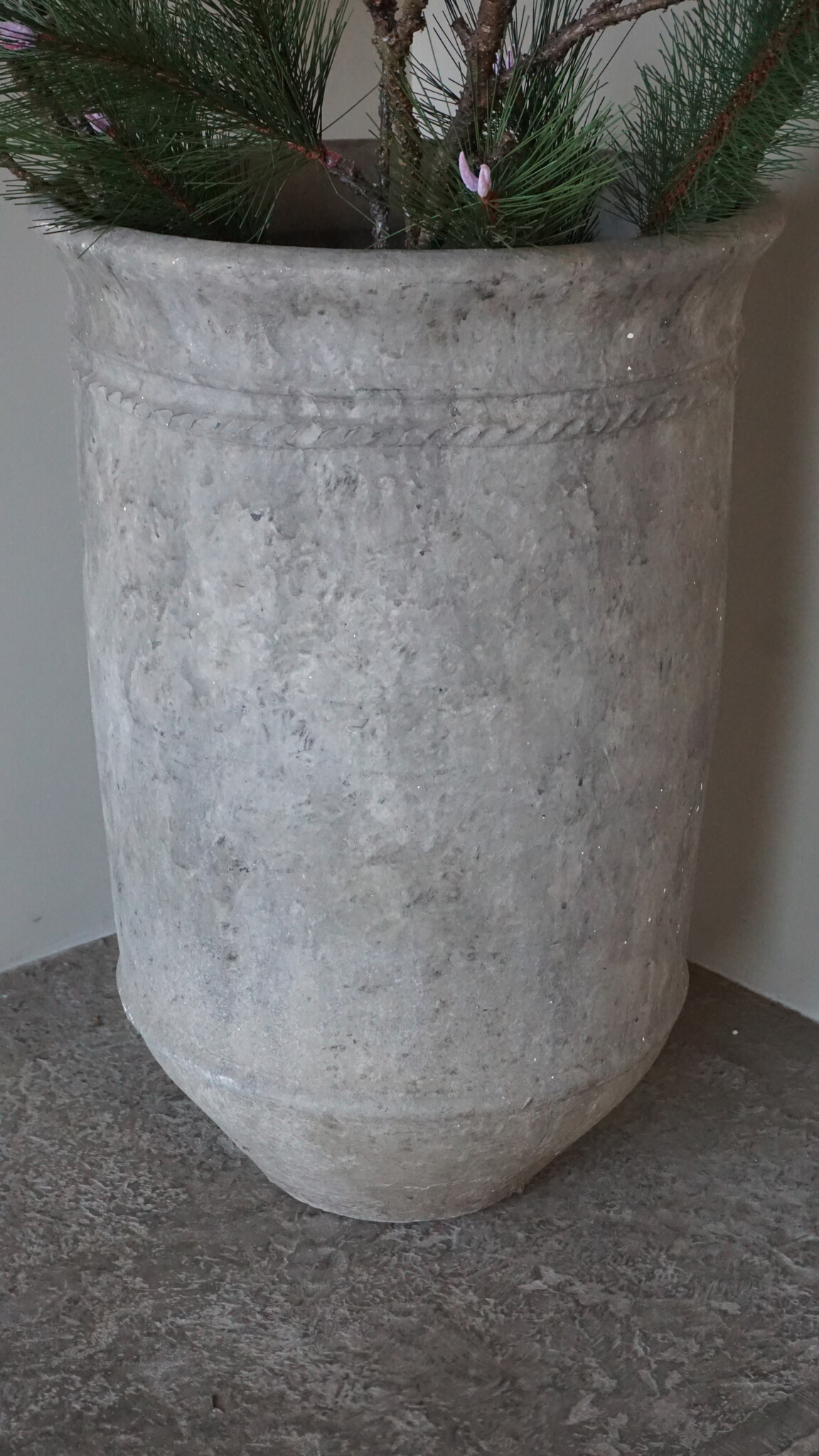 Be-Uniq Grote Betonnen Pot | H77 x D53 cm