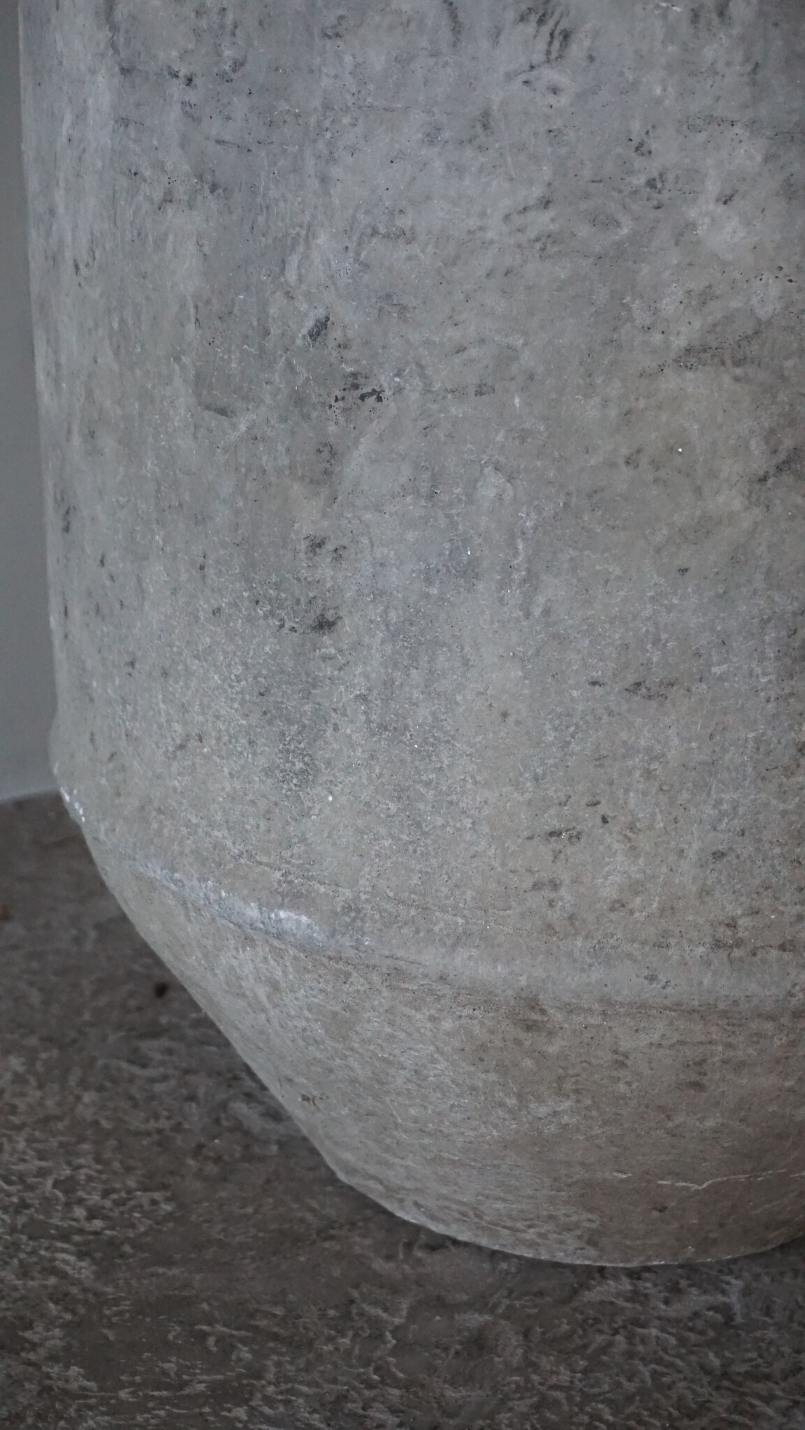 Be-Uniq Grote Betonnen Pot | H77 x D53 cm