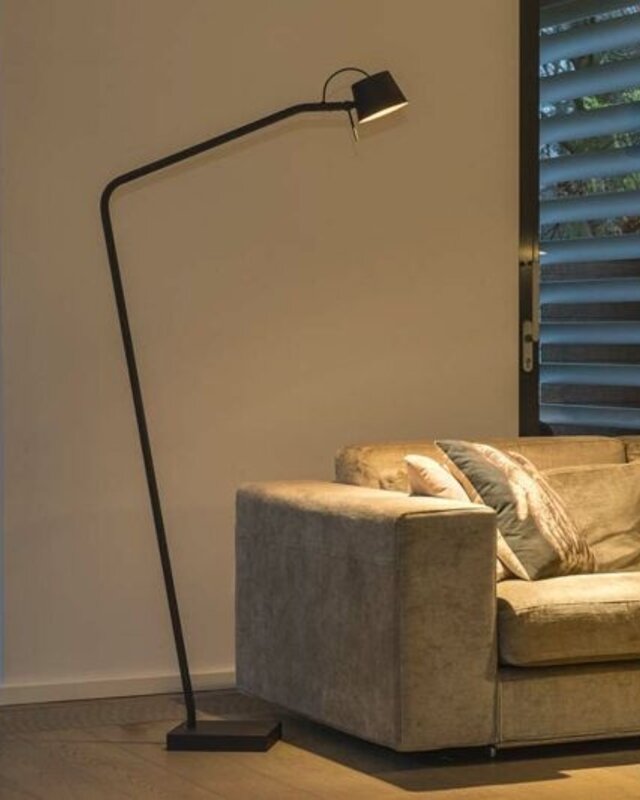 Frezoli Pliz Vloerlamp | Mat Zwart Met Koperen Kap