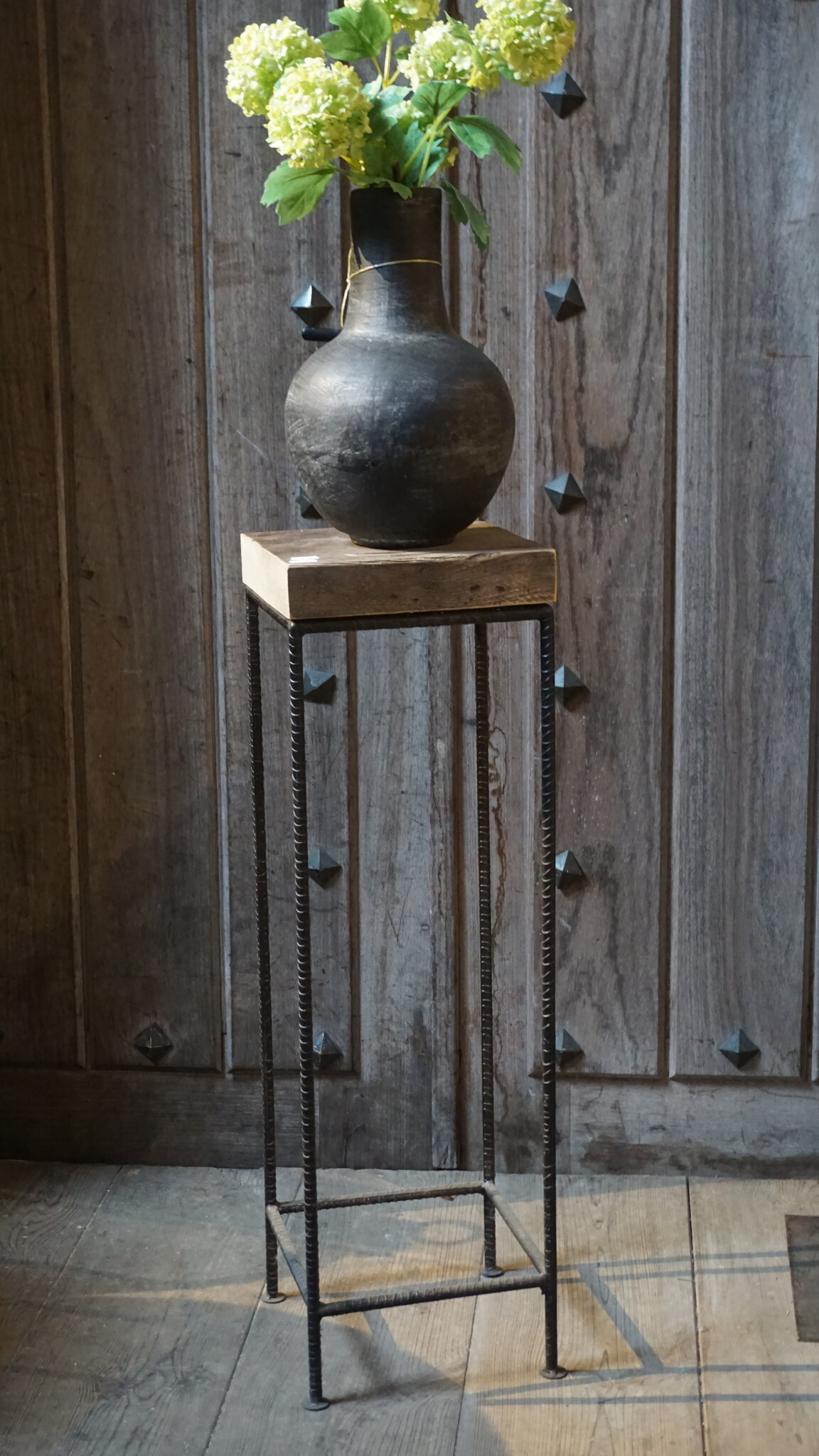 Rene Houtman Ijzeren Bijzettafel Wagondeel | Zwart | H82 x B25 x D25 cm