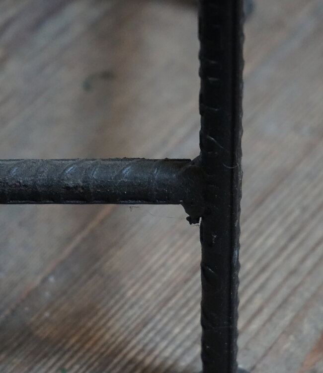 Rene Houtman Ijzeren Bijzettafel Wagondeel | Zwart | H82 x B25 x D25 cm