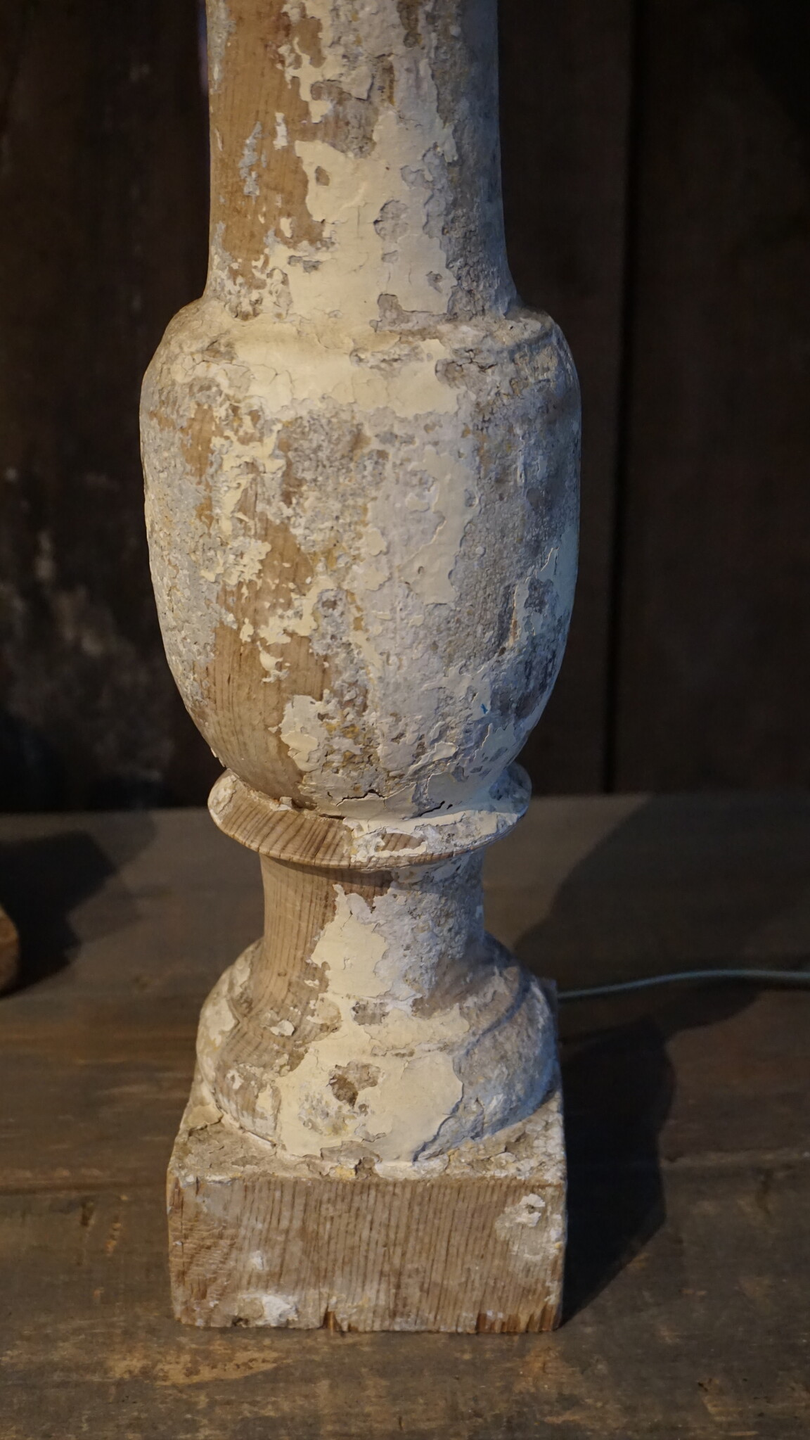 Rene Houtman Lamp | Oude Trapbaluster | Wit | H58 x B10 x D10 cm