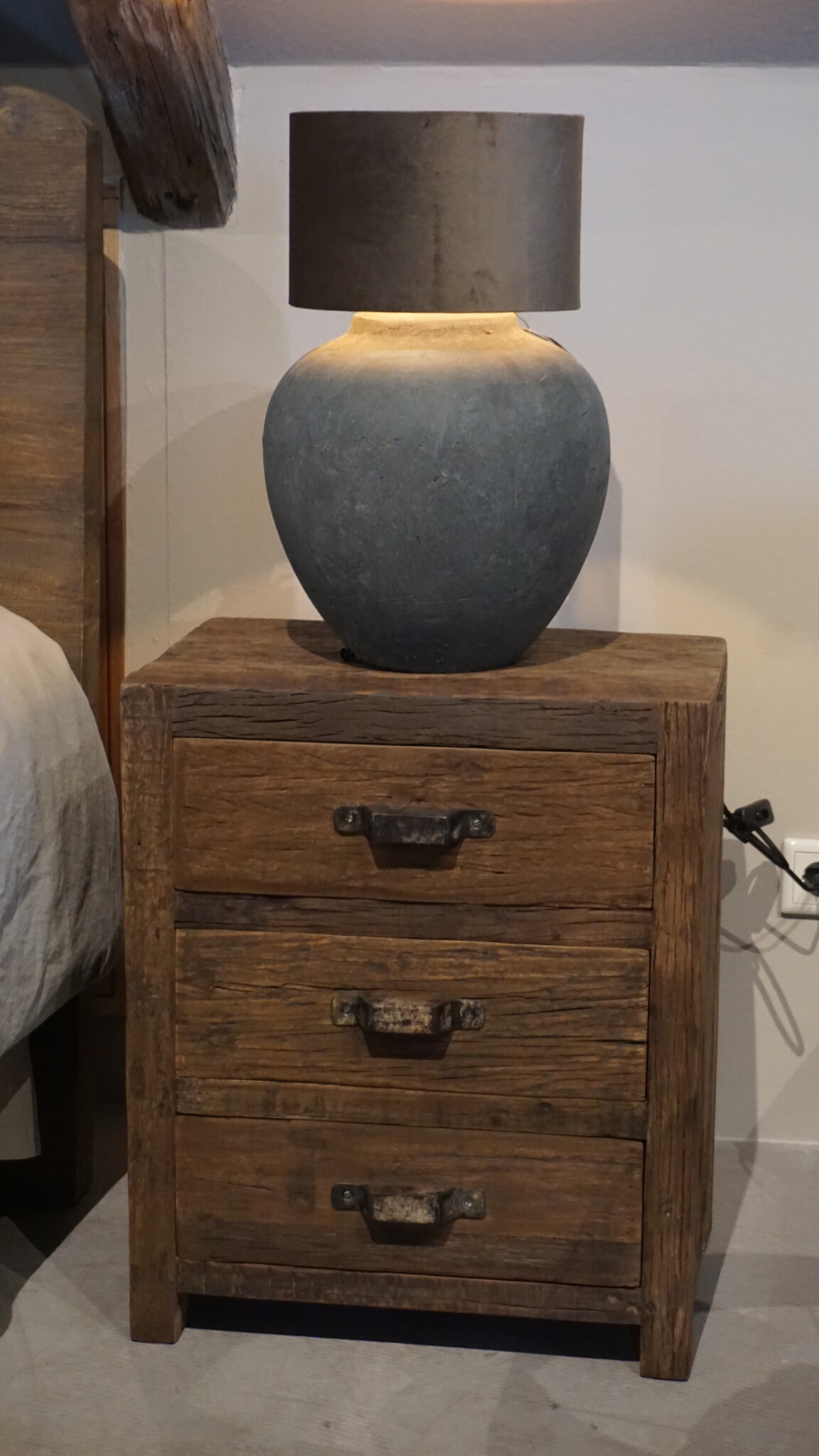 Rene Houtman Oud Houten Nachtkastje | 3 Lades | H60 x B50 x D35 cm