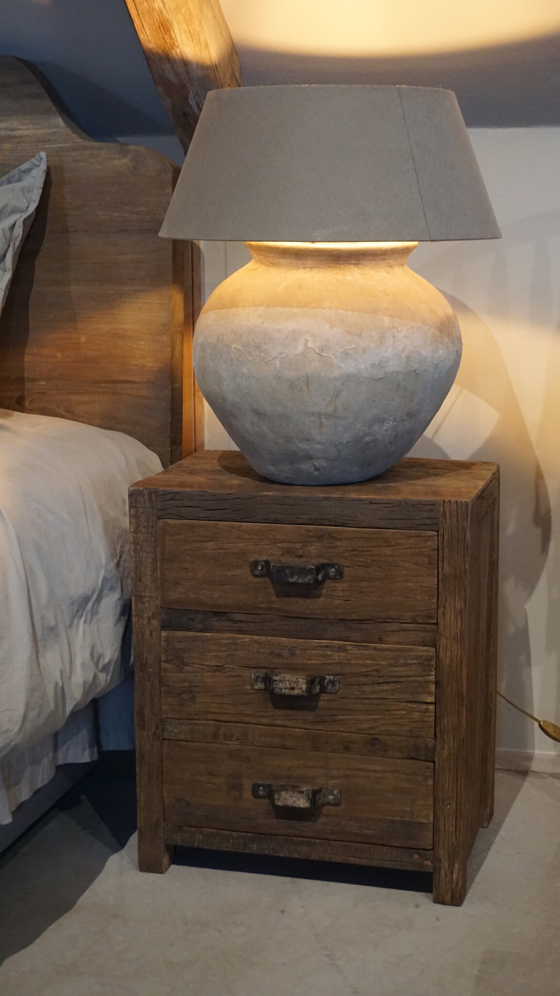 Rene Houtman Oud Houten Nachtkastje | 3 Lades | H60 x B50 x D35 cm