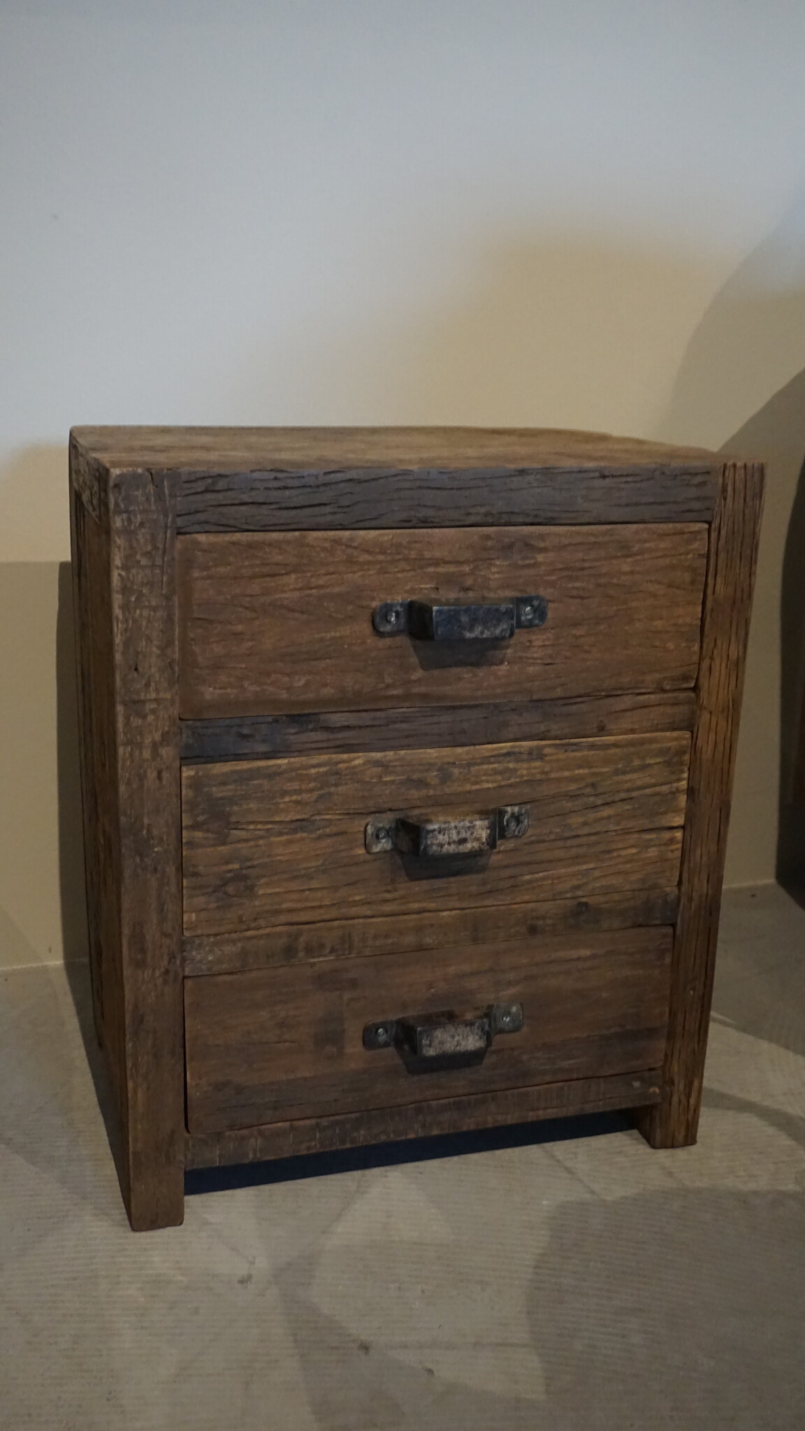 Rene Houtman Oud Houten Nachtkastje | 3 Lades | H60 x B50 x D35 cm